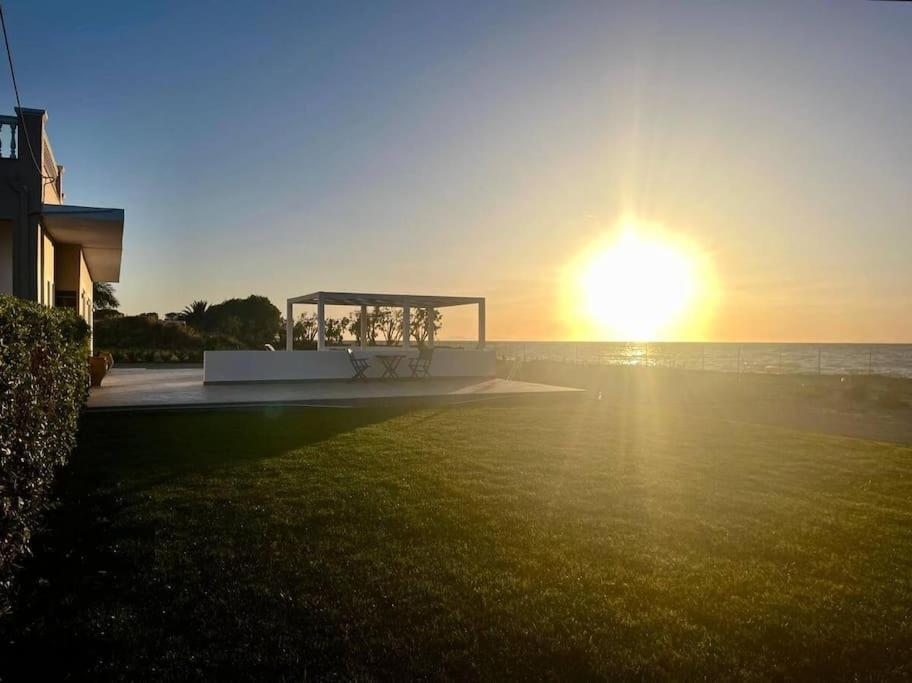 Lambou Beach Sunset Soroni Buitenkant foto