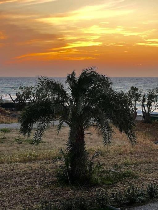 Lambou Beach Sunset Soroni Buitenkant foto