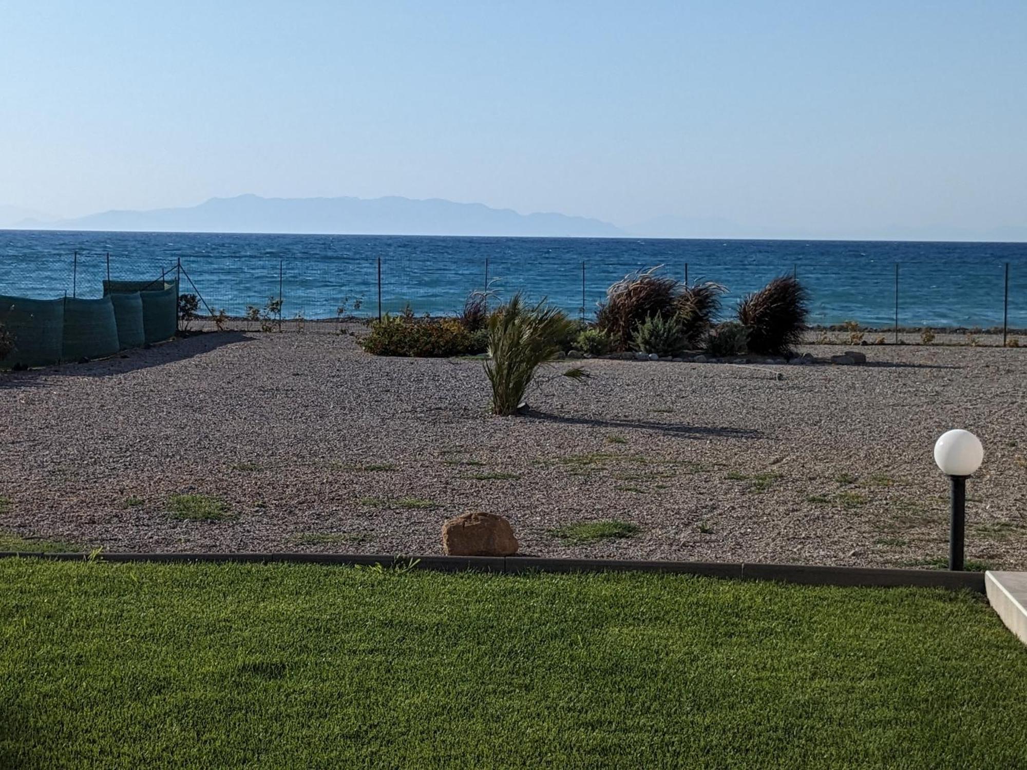 Lambou Beach Sunset Soroni Buitenkant foto